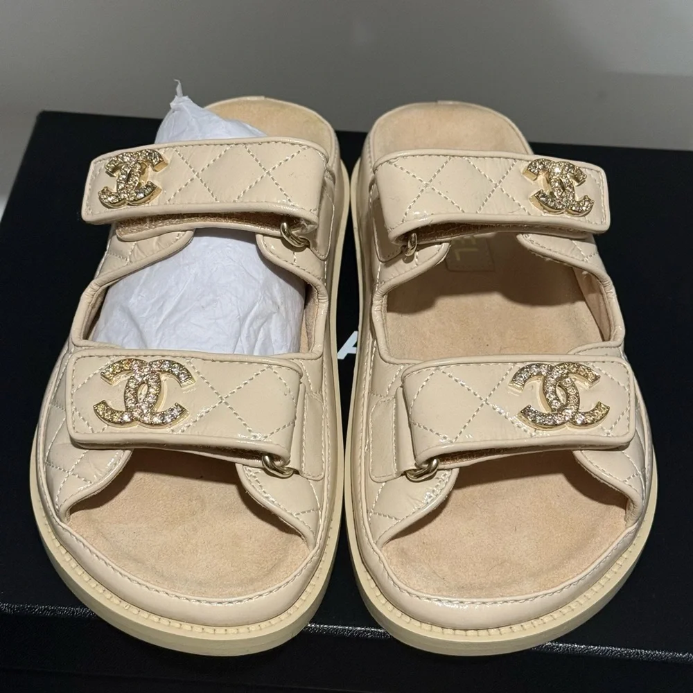 CHANEL Beige Sandals with Gold CC Logo - Picture 3 of 10